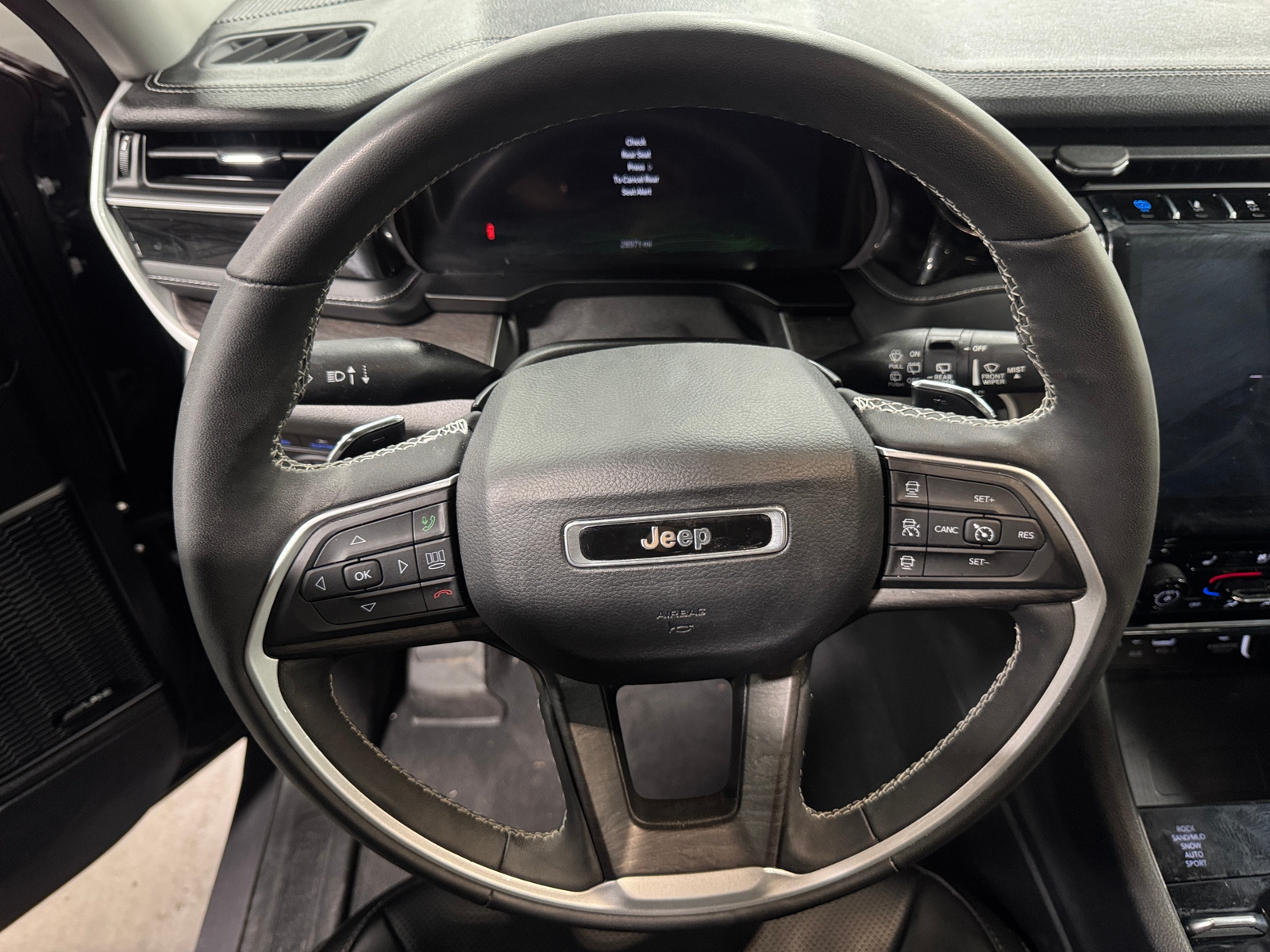 Thumbnail: 2023 Jeep Grand Cherokee - 4