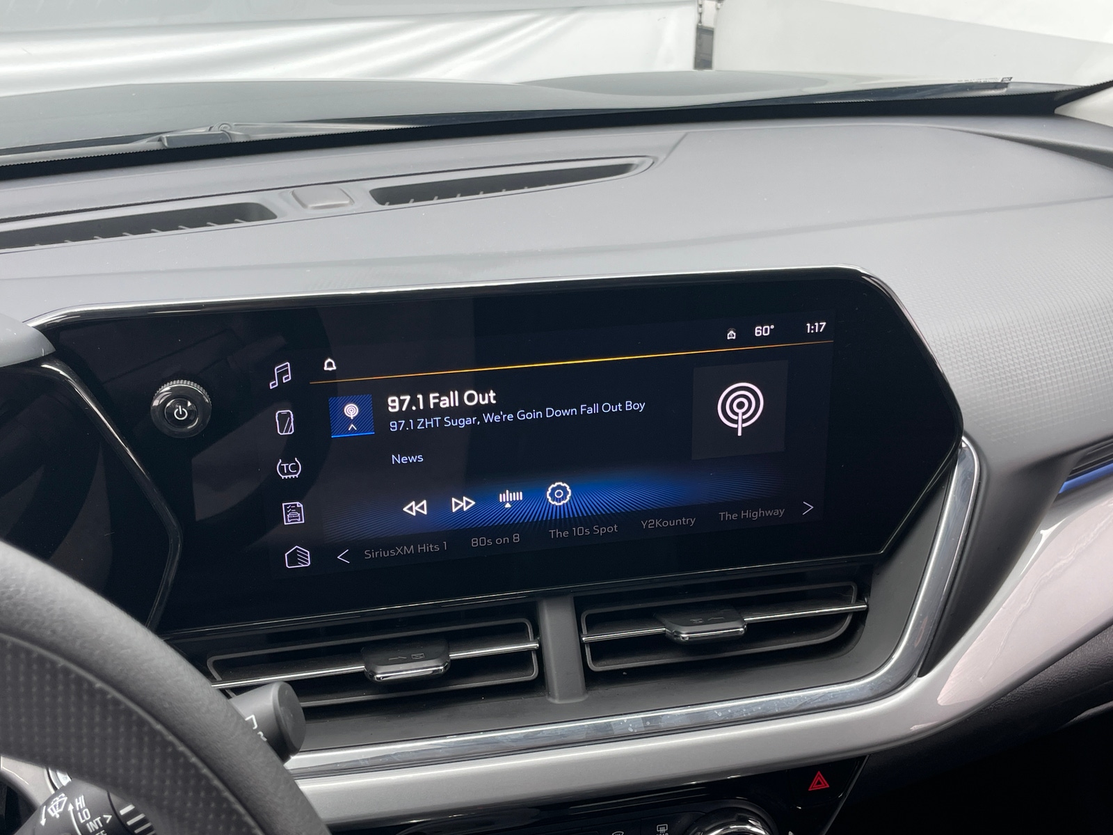 Thumbnail: 2025 Chevrolet Trax - 4