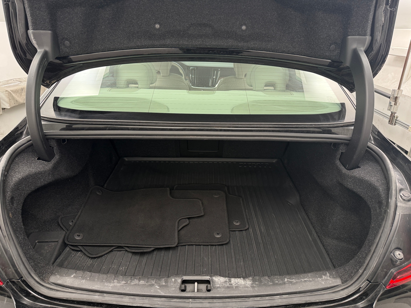 Thumbnail: 2022 Volvo S60 - 6