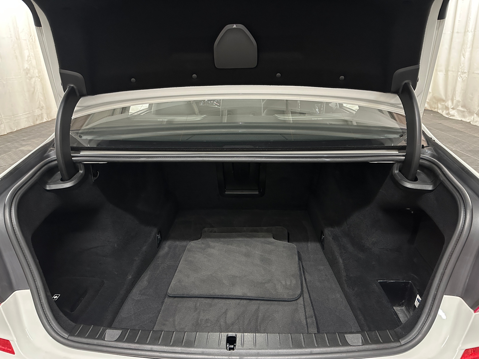 Thumbnail: 2017 BMW 7 Series - 6