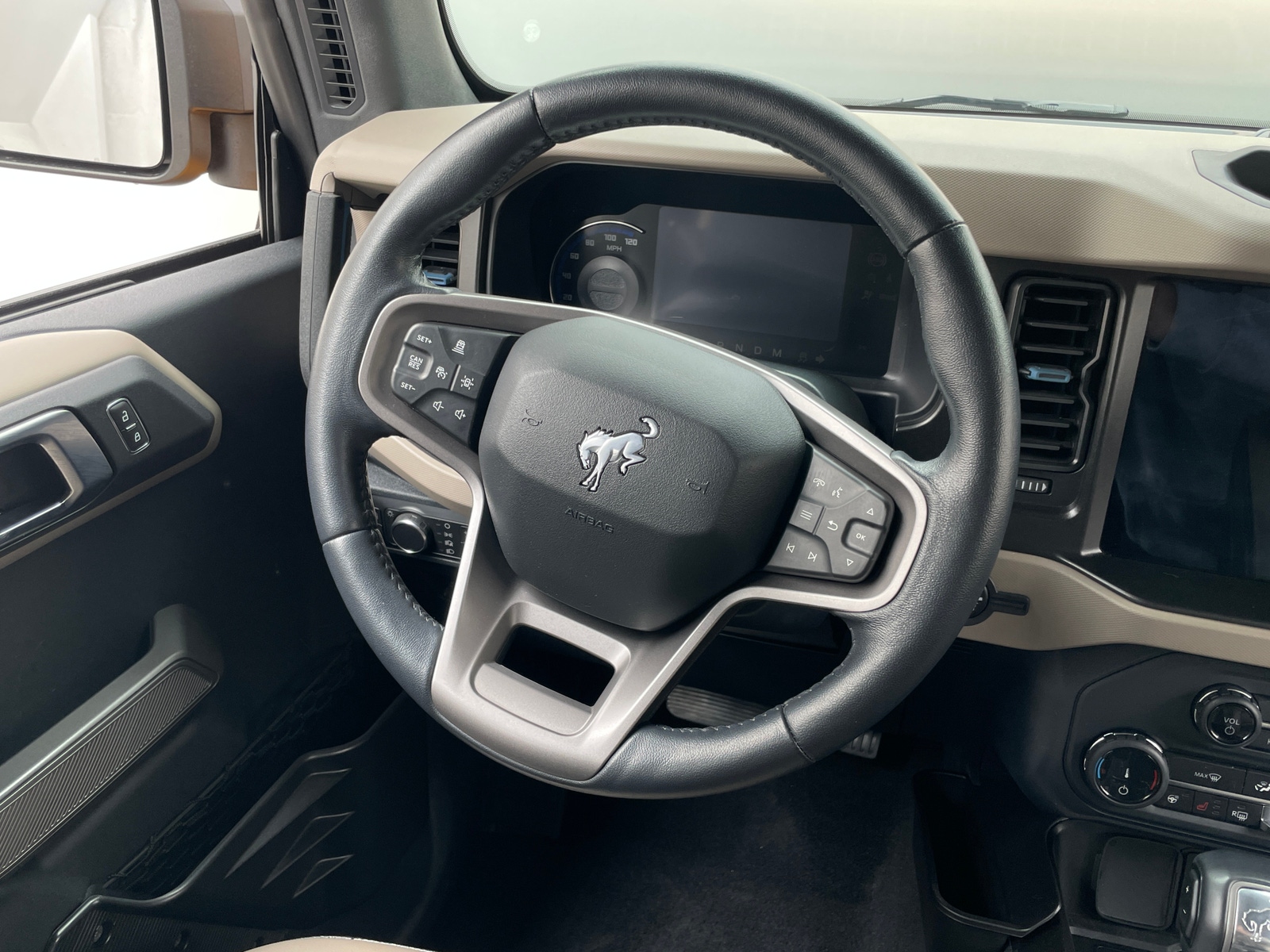 Thumbnail: 2022 Ford Bronco - 5