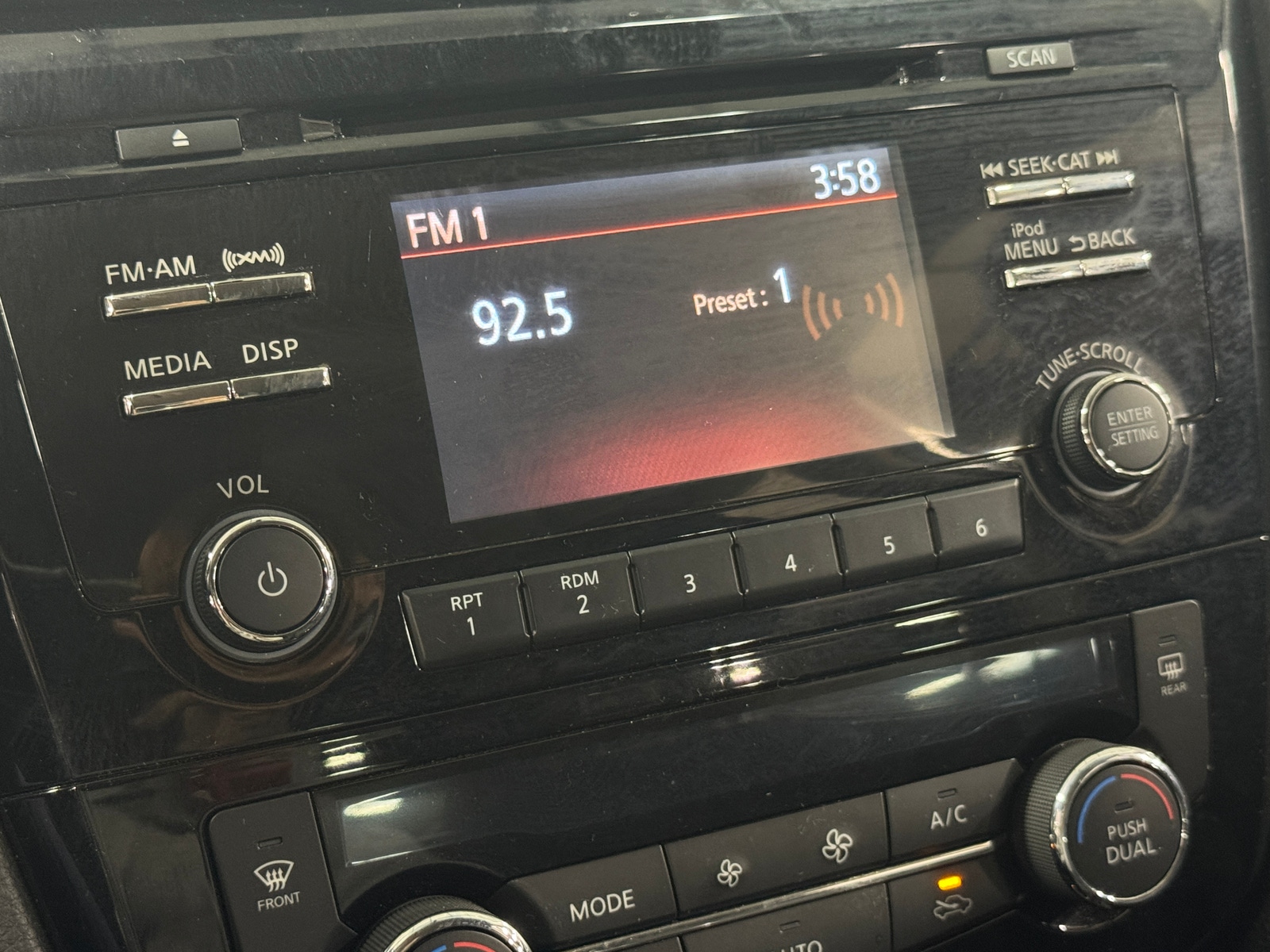 Thumbnail: 2017 Nissan Rogue - 4