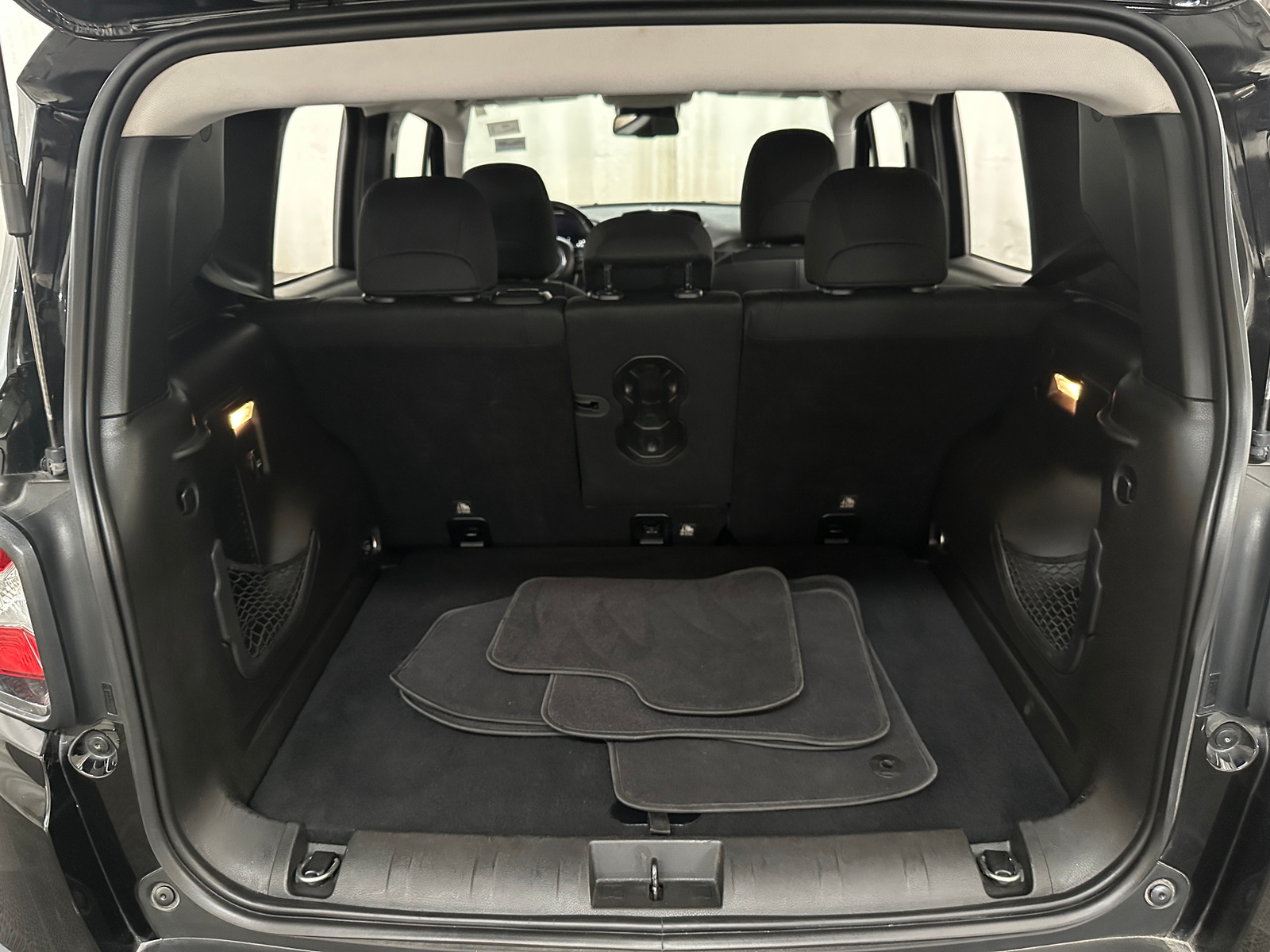 Thumbnail: 2017 Jeep Renegade - 7