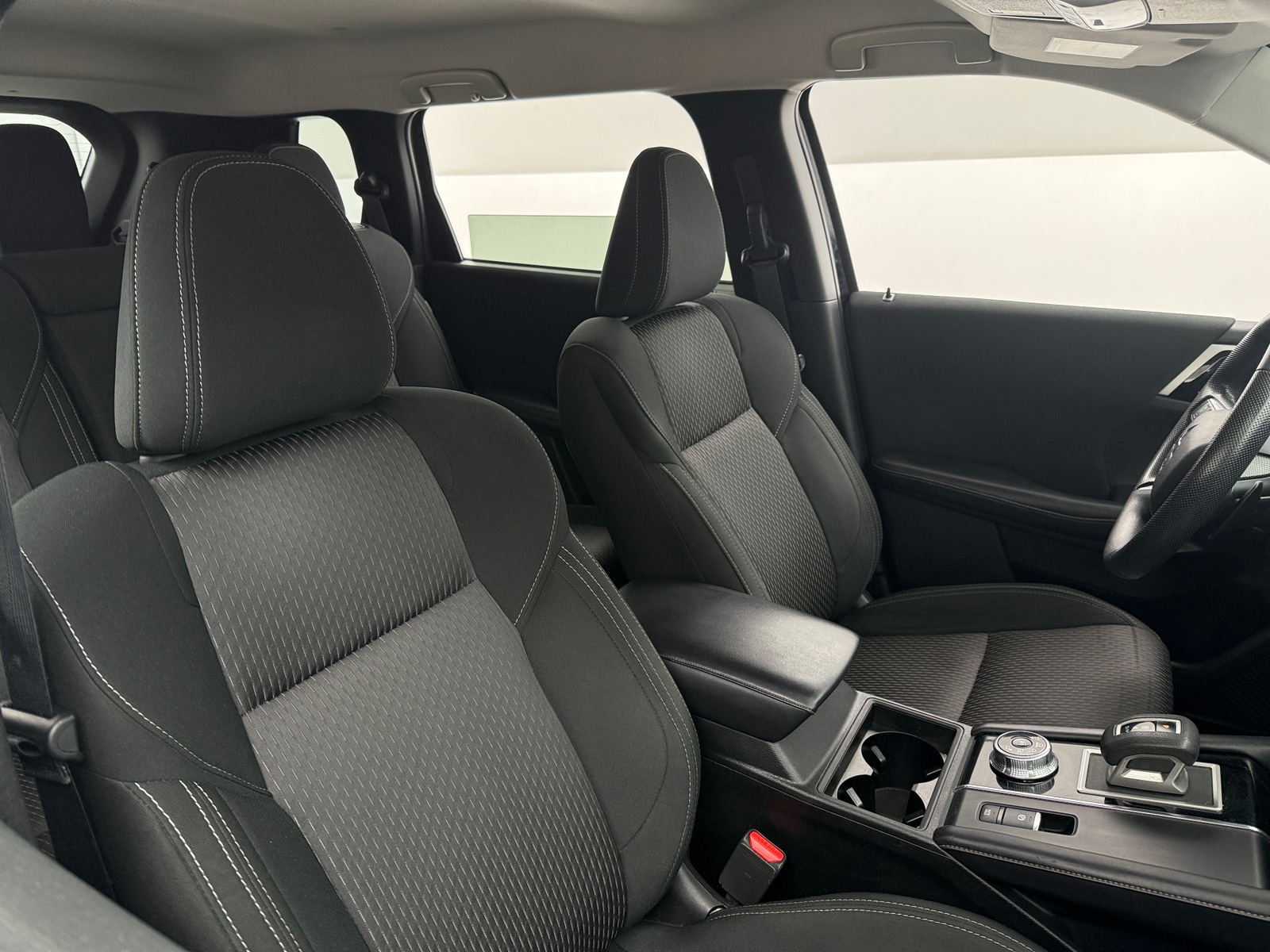 Thumbnail: 2023 Mitsubishi Outlander - 2