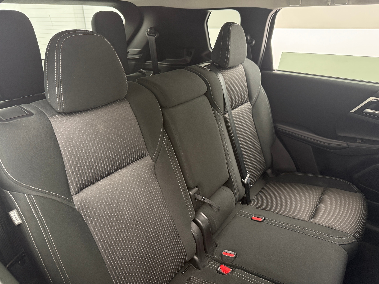 Thumbnail: 2023 Mitsubishi Outlander - 6