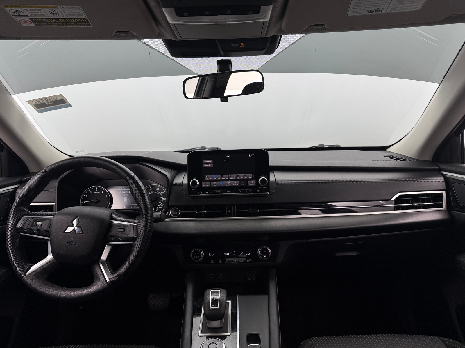 Thumbnail: 2023 Mitsubishi Outlander - 3