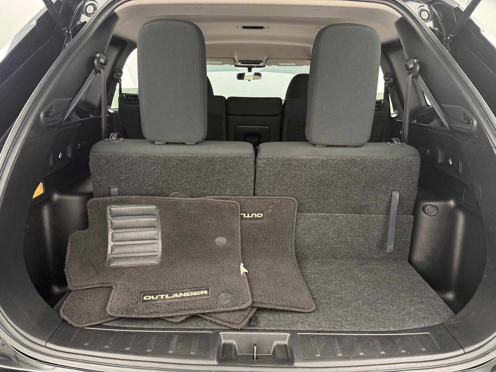 Thumbnail: 2023 Mitsubishi Outlander - 7