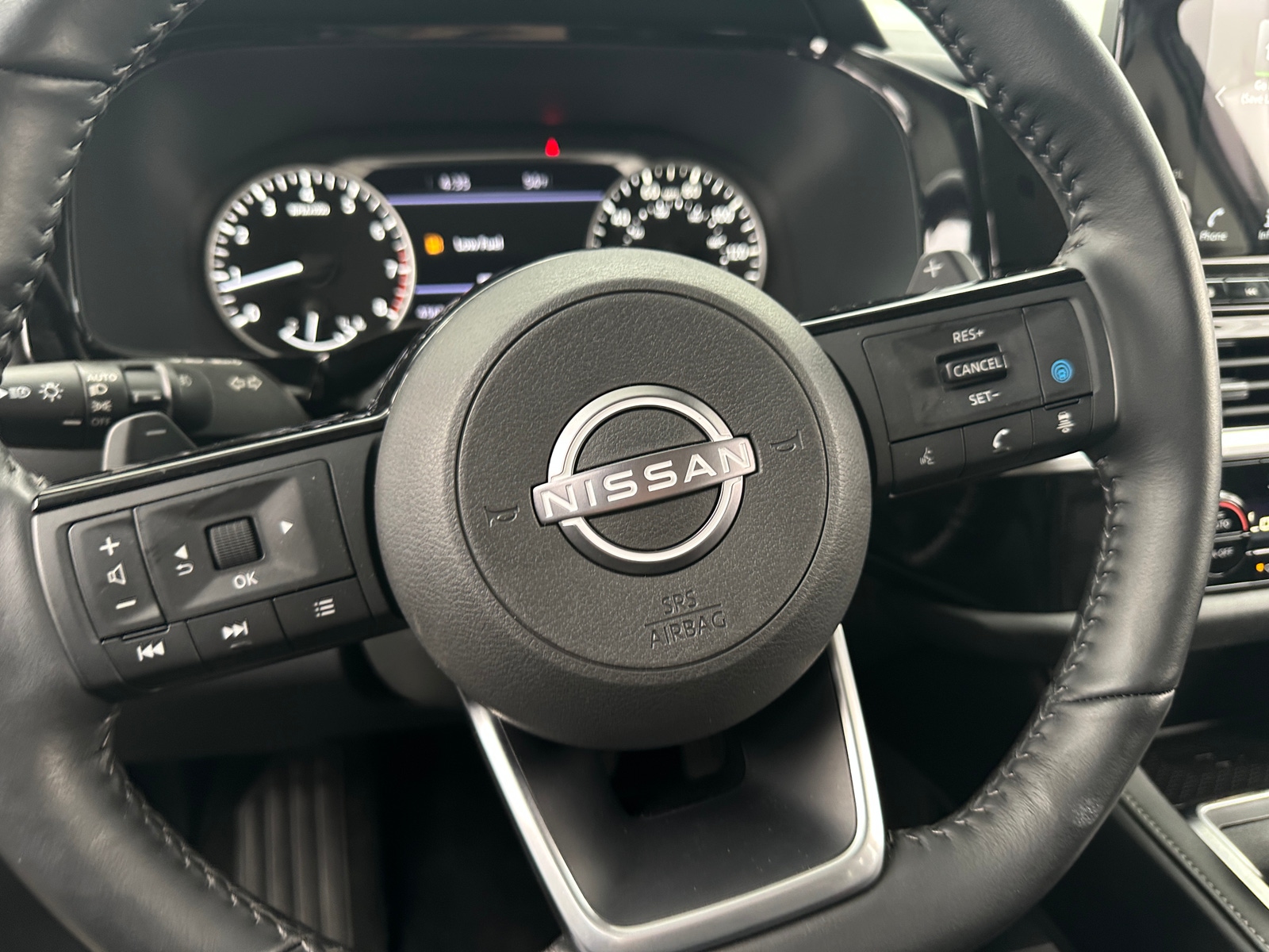 Thumbnail: 2023 Nissan Pathfinder - 4