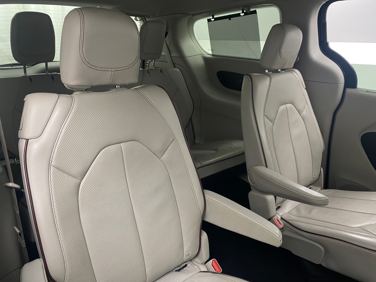 Thumbnail: 2018 Chrysler Pacifica - 5