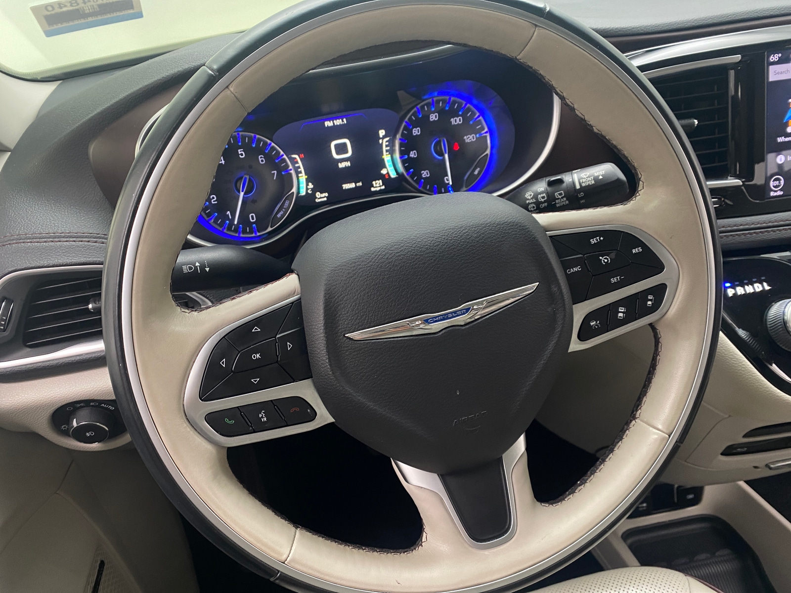 Thumbnail: 2018 Chrysler Pacifica - 4