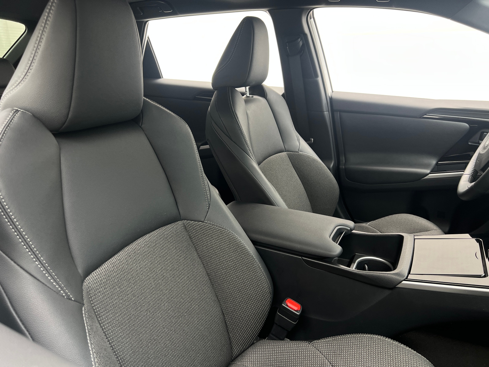 Thumbnail: 2024 Toyota bZ4X - 2