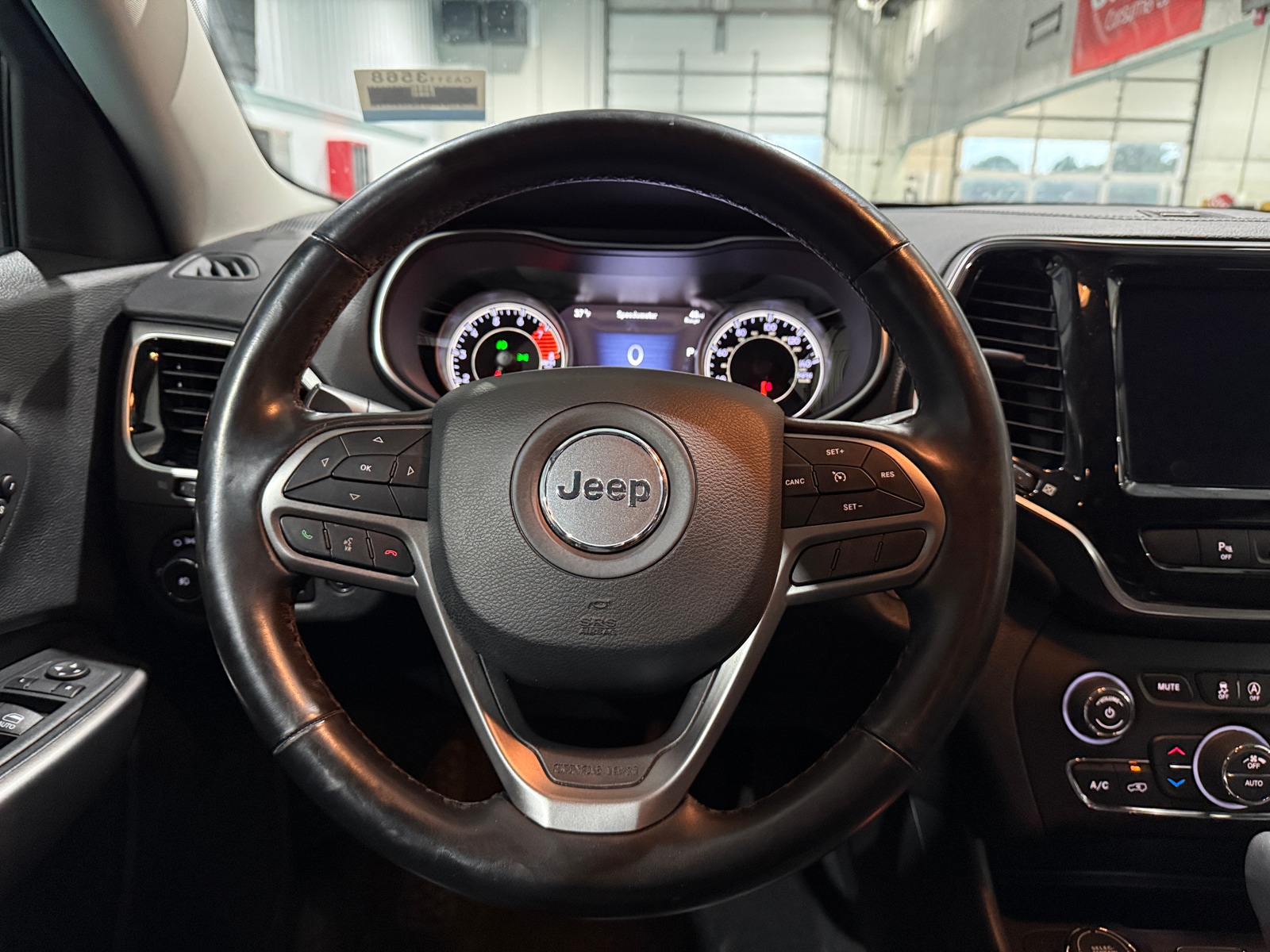 Thumbnail: 2019 Jeep Cherokee - 4