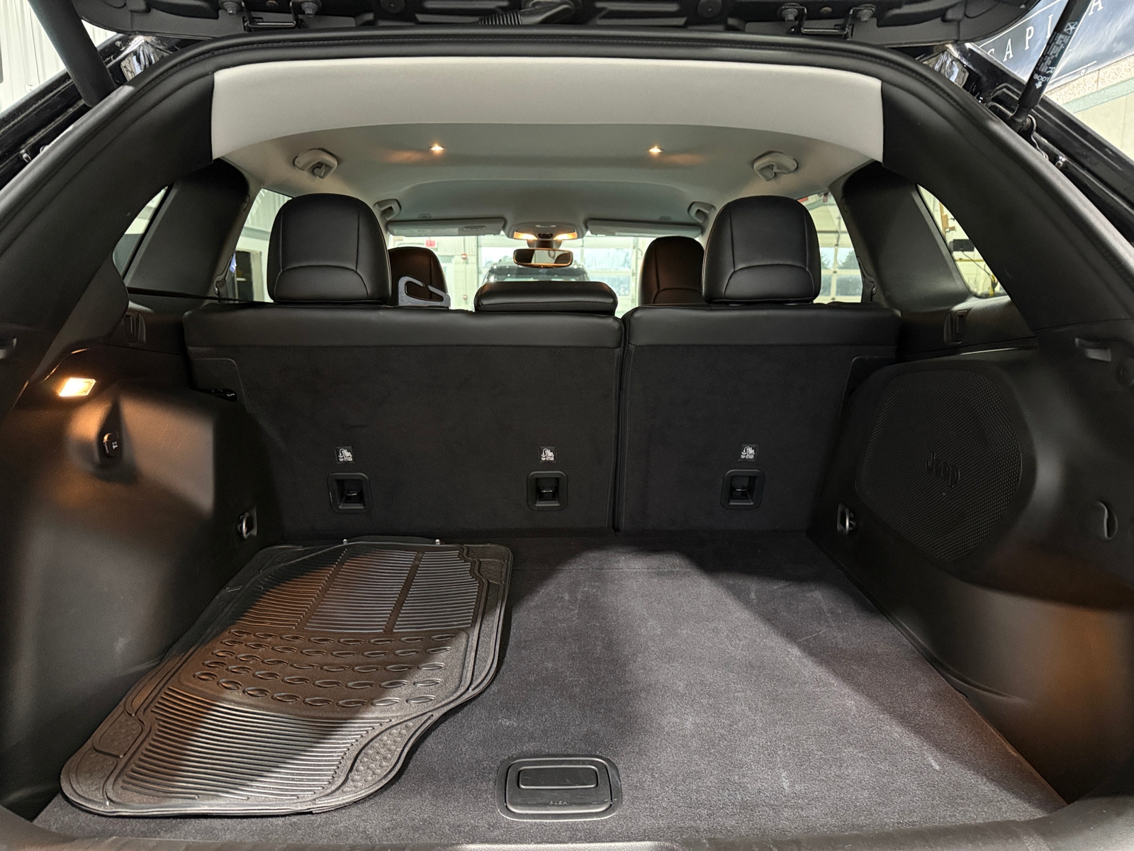 Thumbnail: 2019 Jeep Cherokee - 6