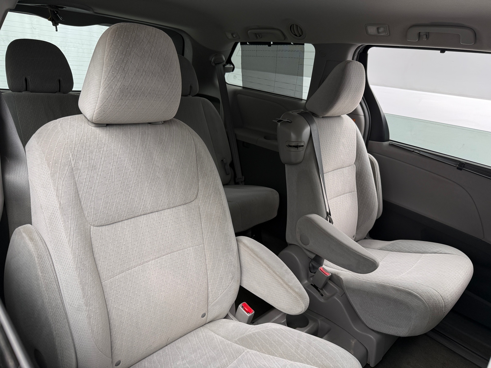 Thumbnail: 2016 Toyota Sienna - 6