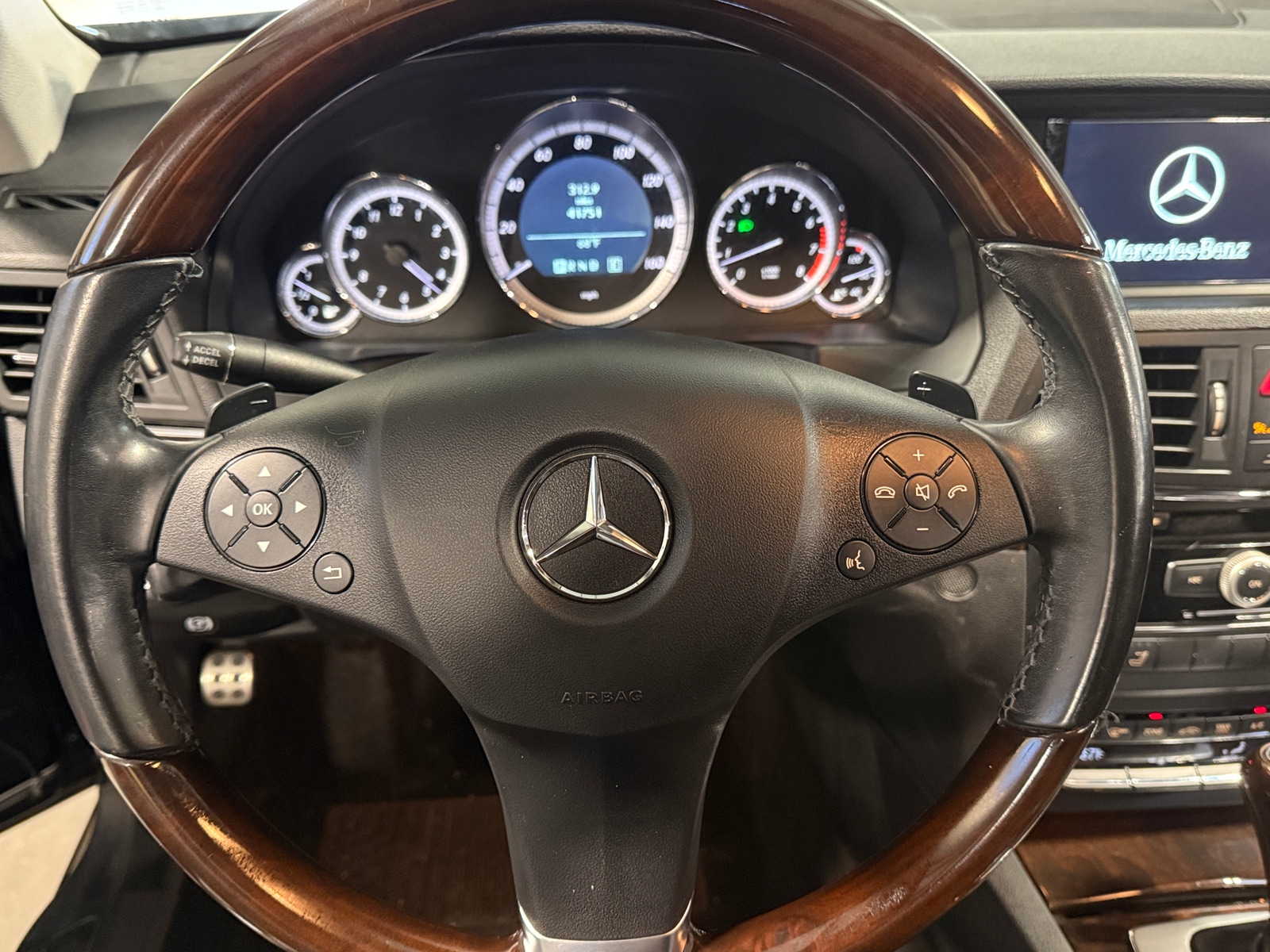 Thumbnail: 2011 Mercedes-Benz E-Class - 4