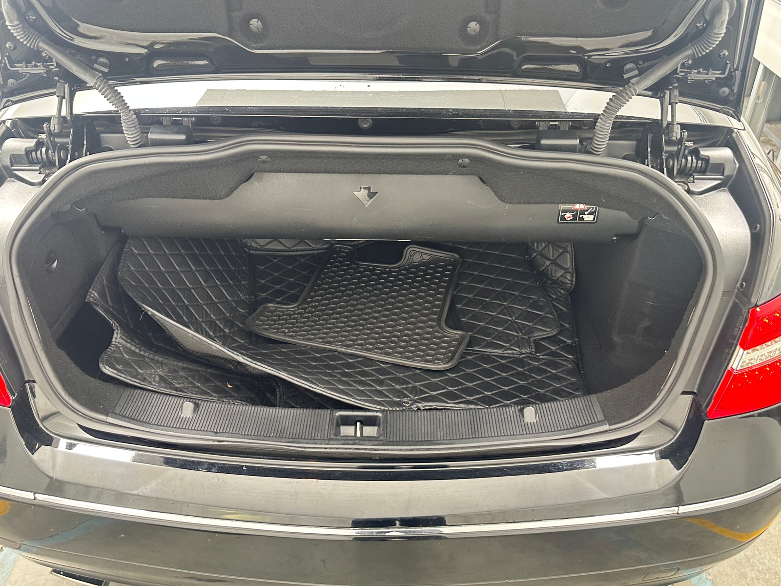 Thumbnail: 2011 Mercedes-Benz E-Class - 6