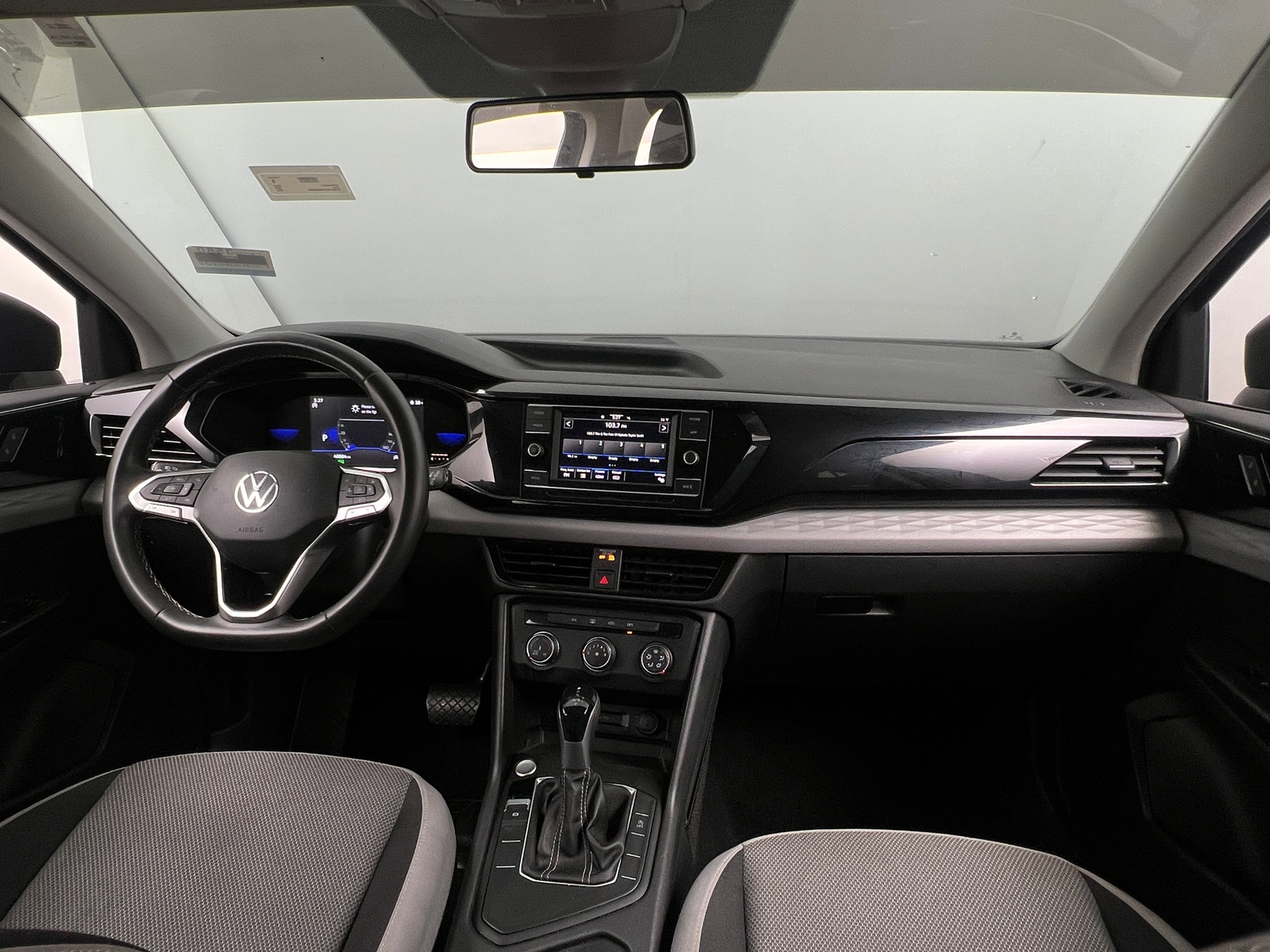 Thumbnail: 2022 Volkswagen Taos - 3