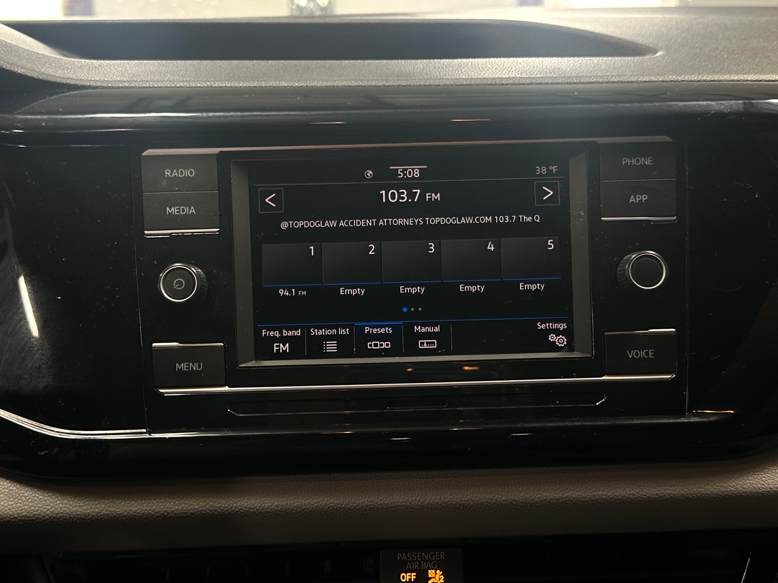 Thumbnail: 2022 Volkswagen Taos - 4