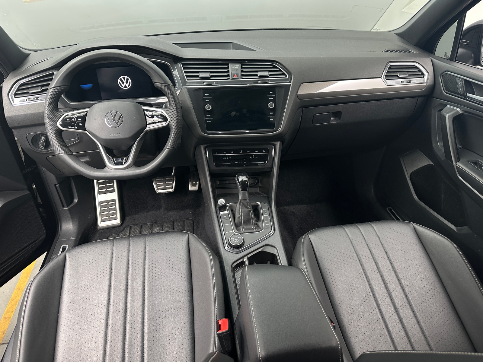 Thumbnail: 2022 Volkswagen Tiguan - 2