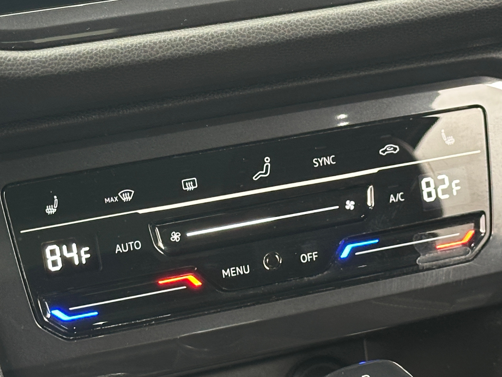 Thumbnail: 2022 Volkswagen Tiguan - 3