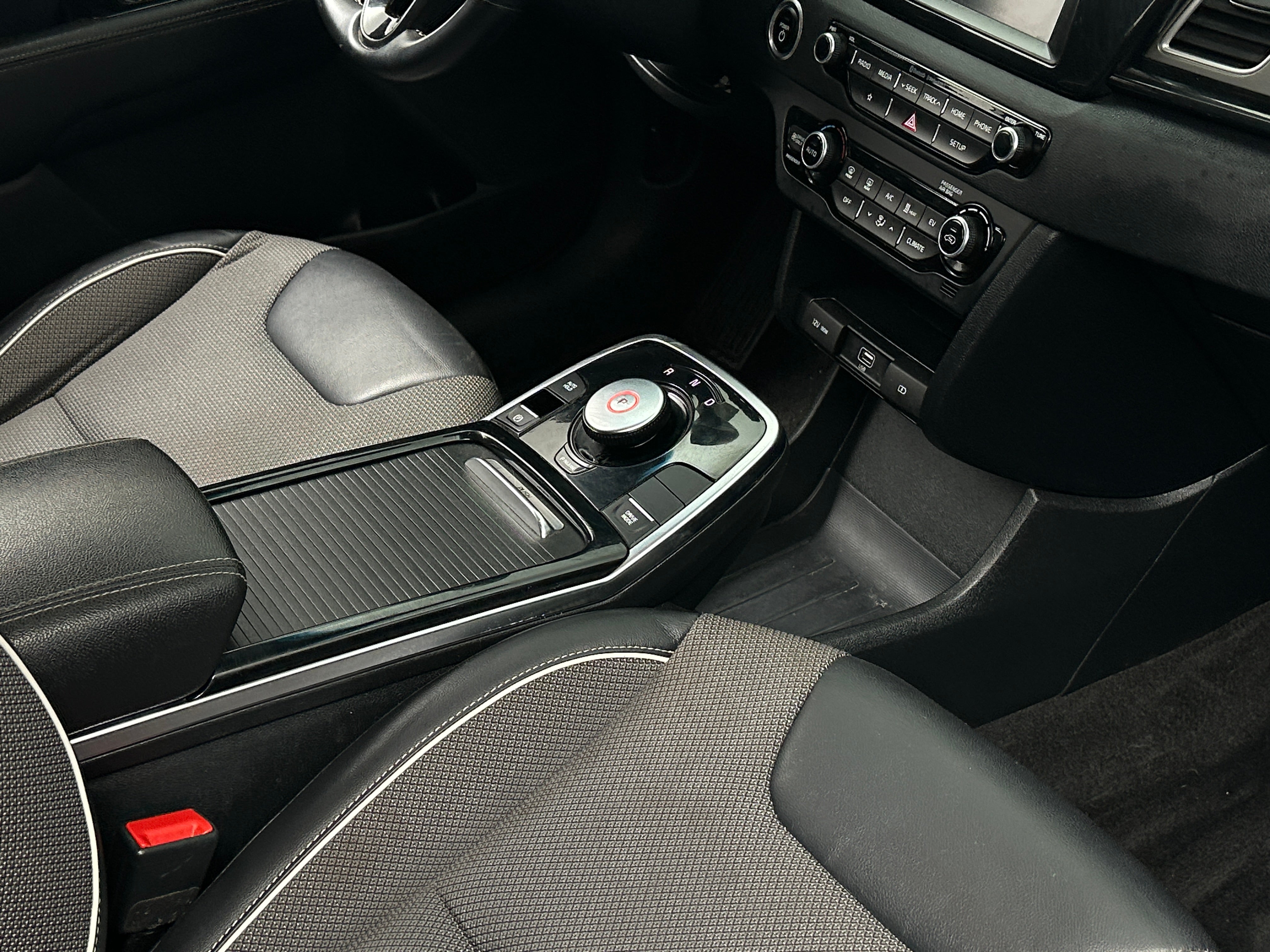 Used 2019 Kia Niro EX with VIN KNDCC3LG1K5026546 for sale in Oak Creek, WI