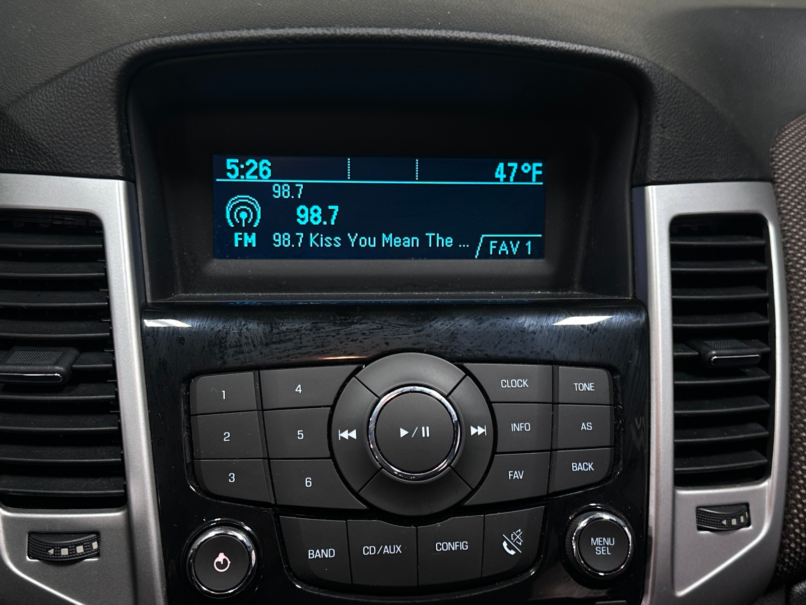 Thumbnail: 2015 Chevrolet Cruze - 4