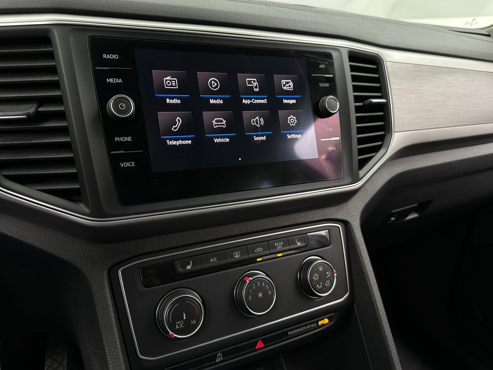 Thumbnail: 2018 Volkswagen Atlas - 4