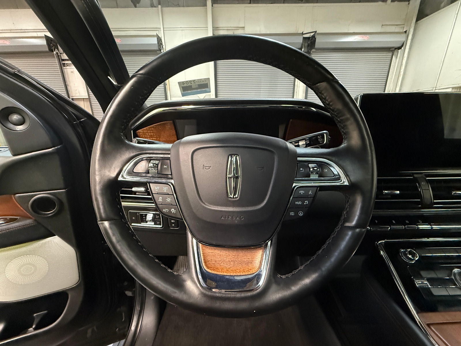 Thumbnail: 2022 Lincoln Navigator - 4