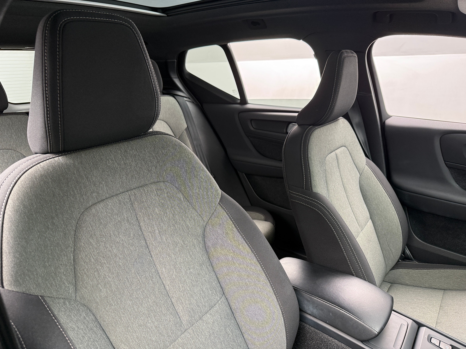 Thumbnail: 2024 Volvo XC40 - 2