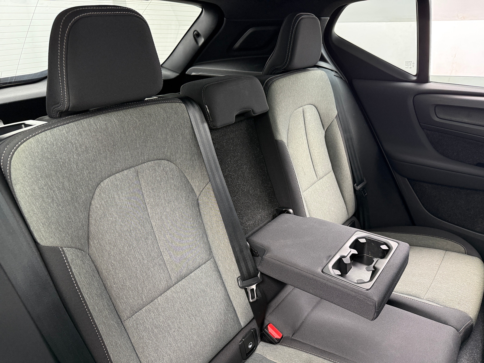 Thumbnail: 2024 Volvo XC40 - 6