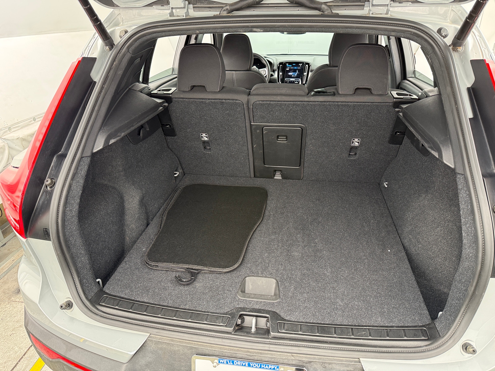 Thumbnail: 2024 Volvo XC40 - 7