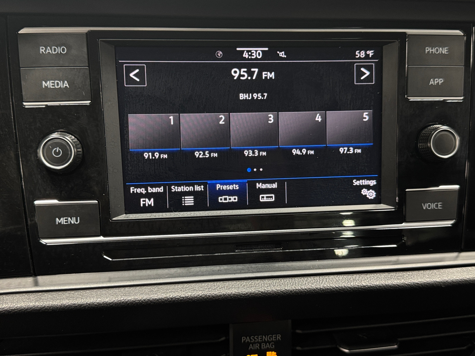 Thumbnail: 2024 Volkswagen Jetta - 3