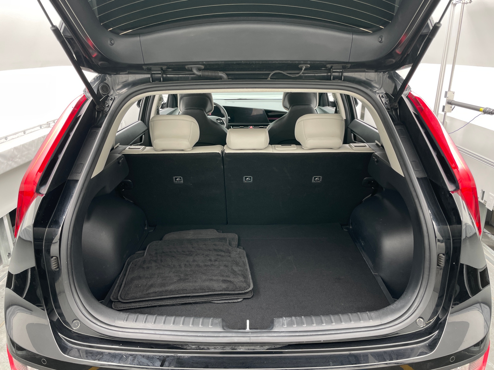 Thumbnail: 2023 Kia Niro - 6