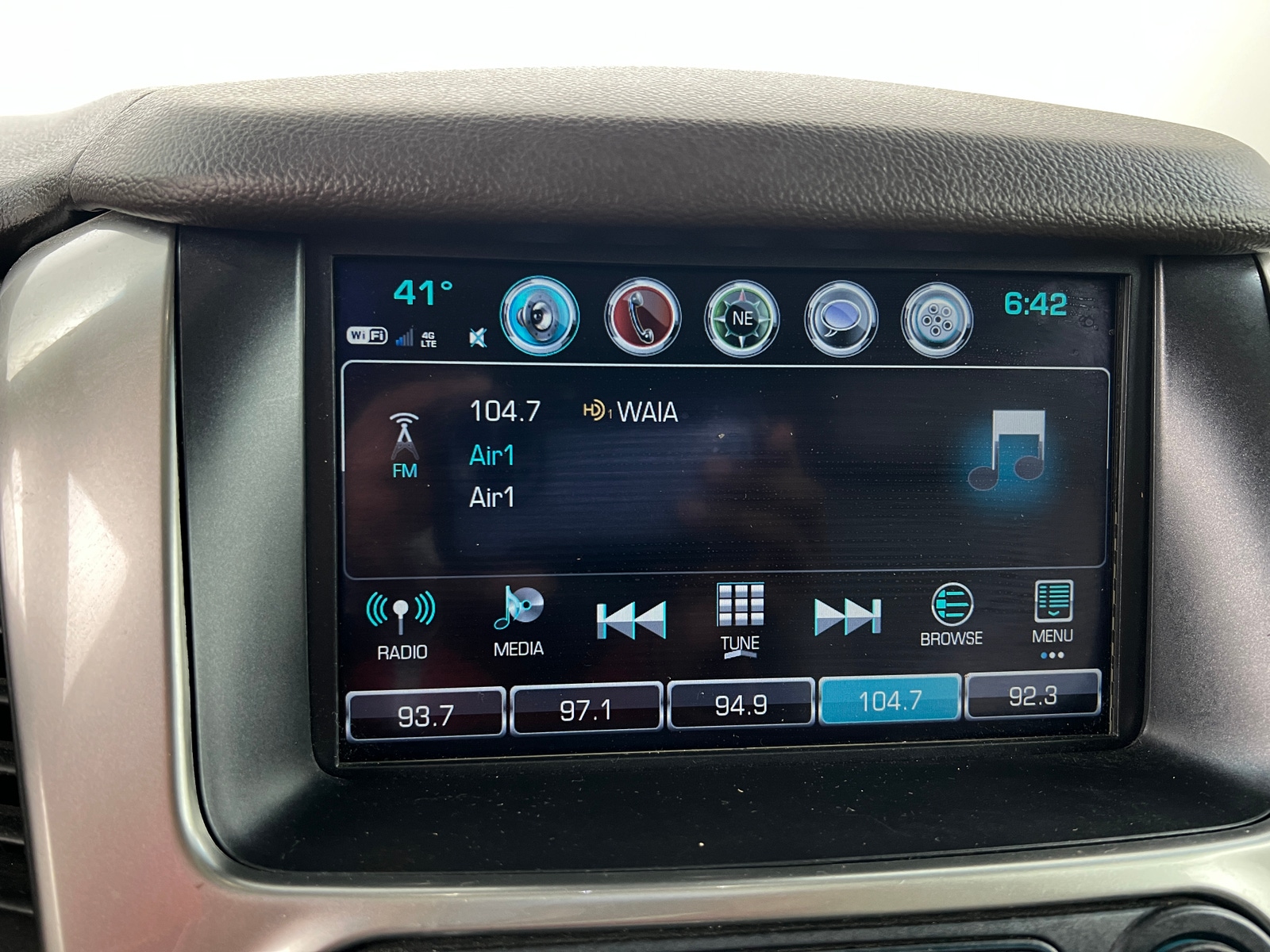 Thumbnail: 2019 Chevrolet Tahoe - 3