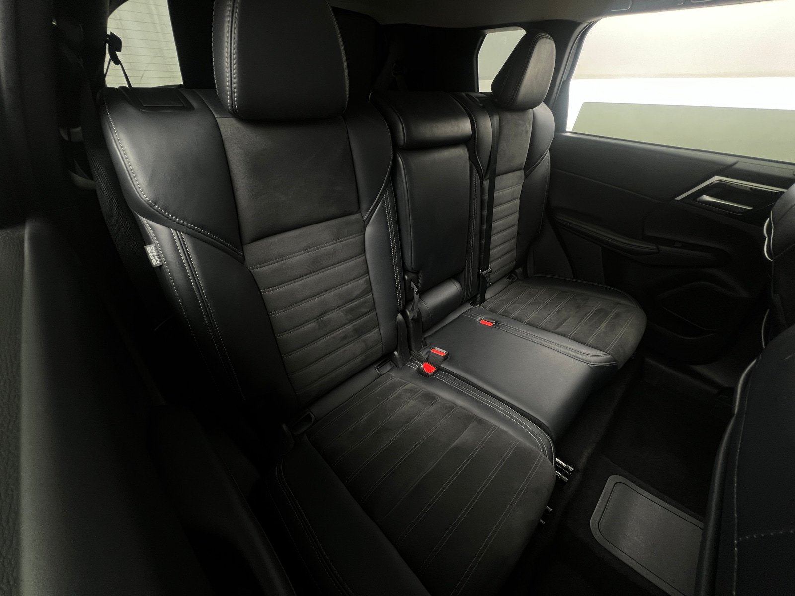 Thumbnail: 2023 Mitsubishi Outlander - 5