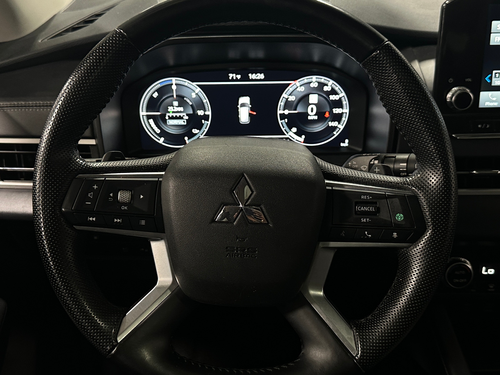 Thumbnail: 2023 Mitsubishi Outlander - 4