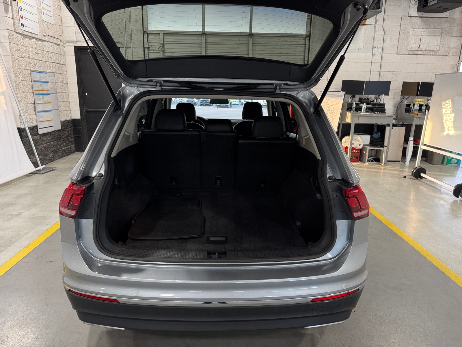 Thumbnail: 2021 Volkswagen Tiguan - 6