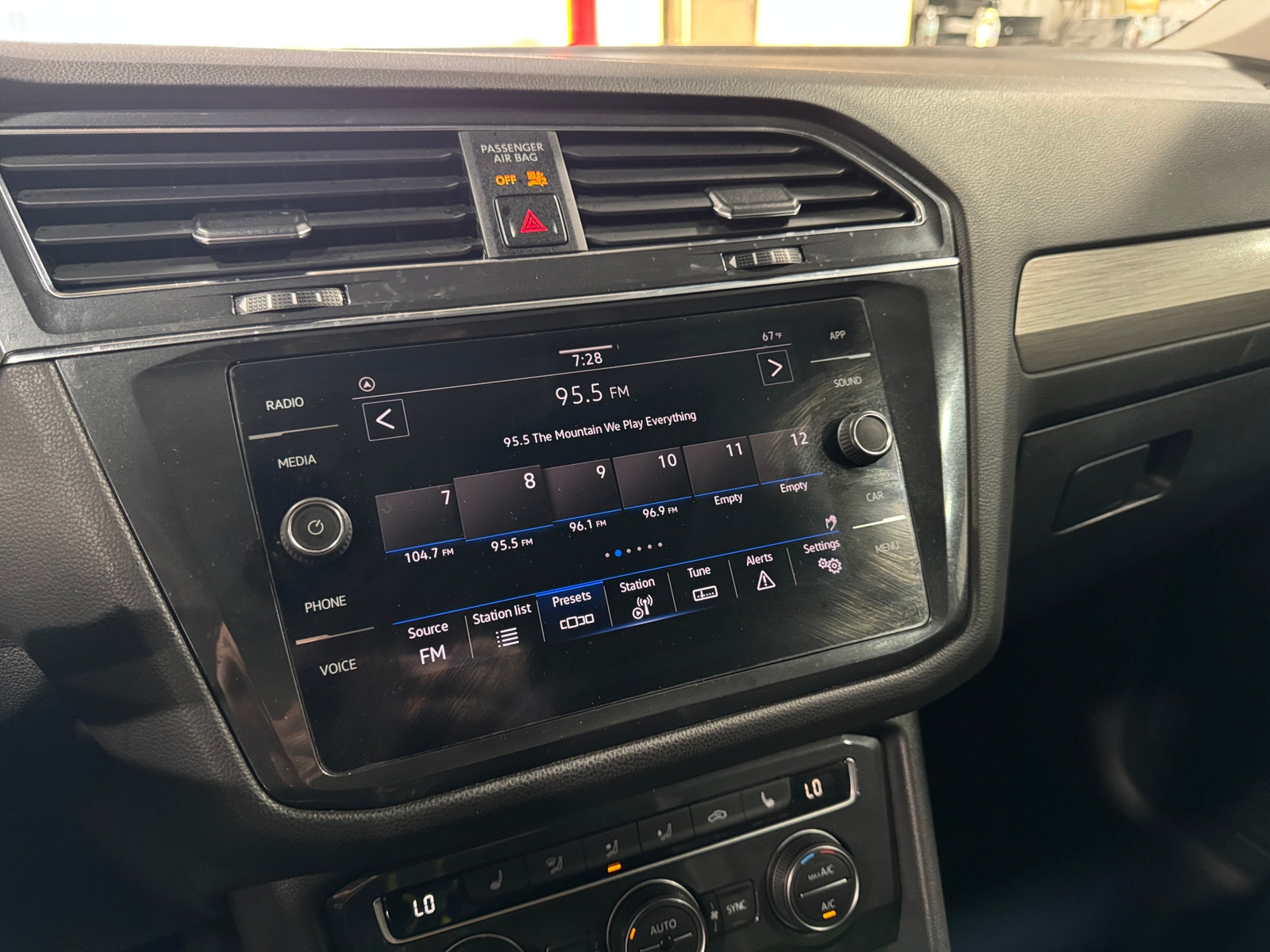 Thumbnail: 2021 Volkswagen Tiguan - 3