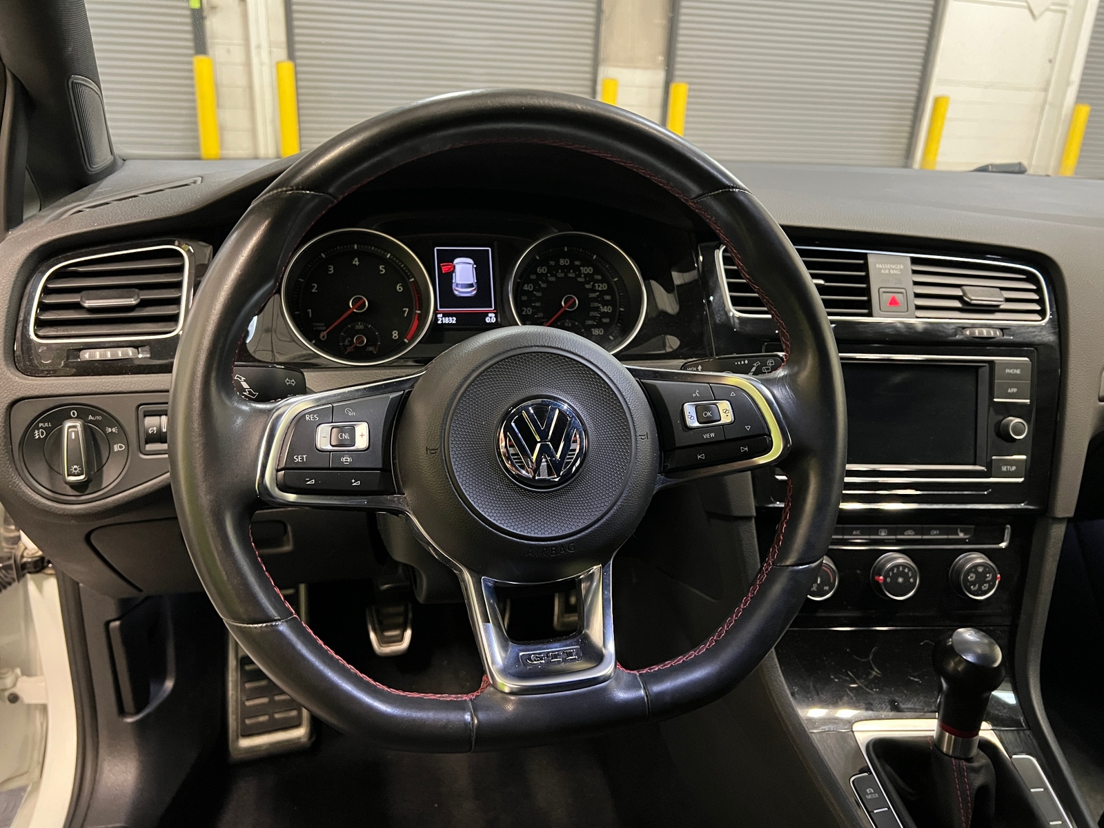 Thumbnail: 2019 Volkswagen Golf - 5