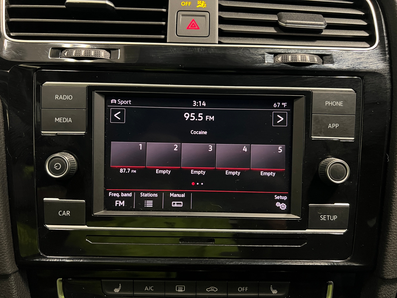 Thumbnail: 2019 Volkswagen Golf - 4