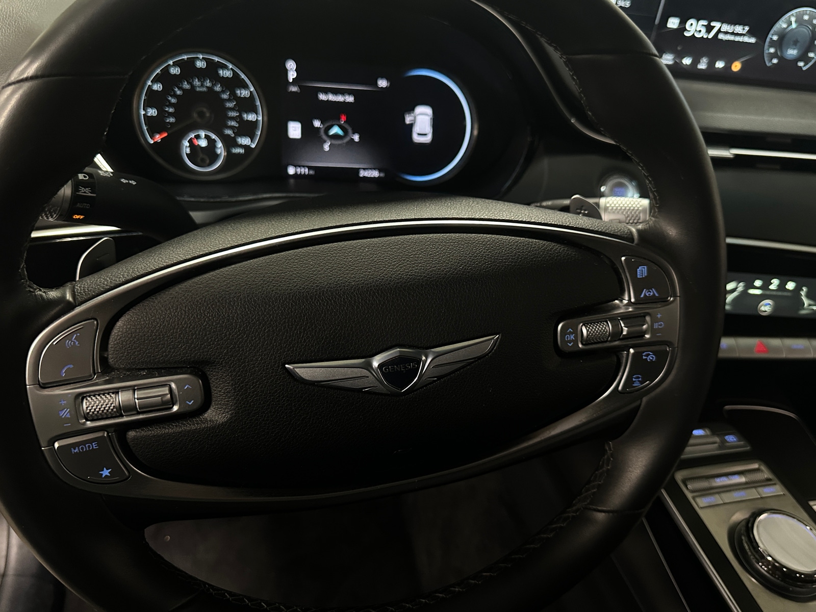 Thumbnail: 2025 Genesis GV70 - 4