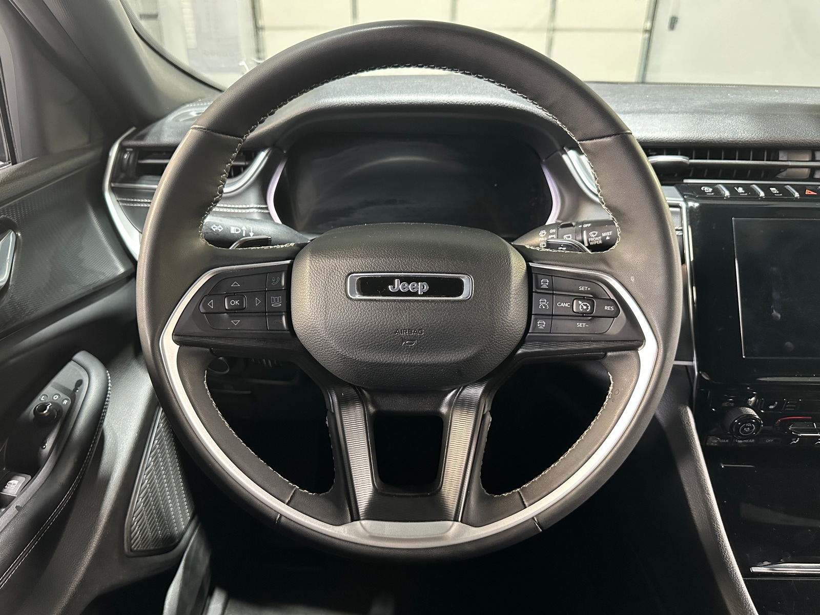 Thumbnail: 2024 Jeep Grand Cherokee L - 4