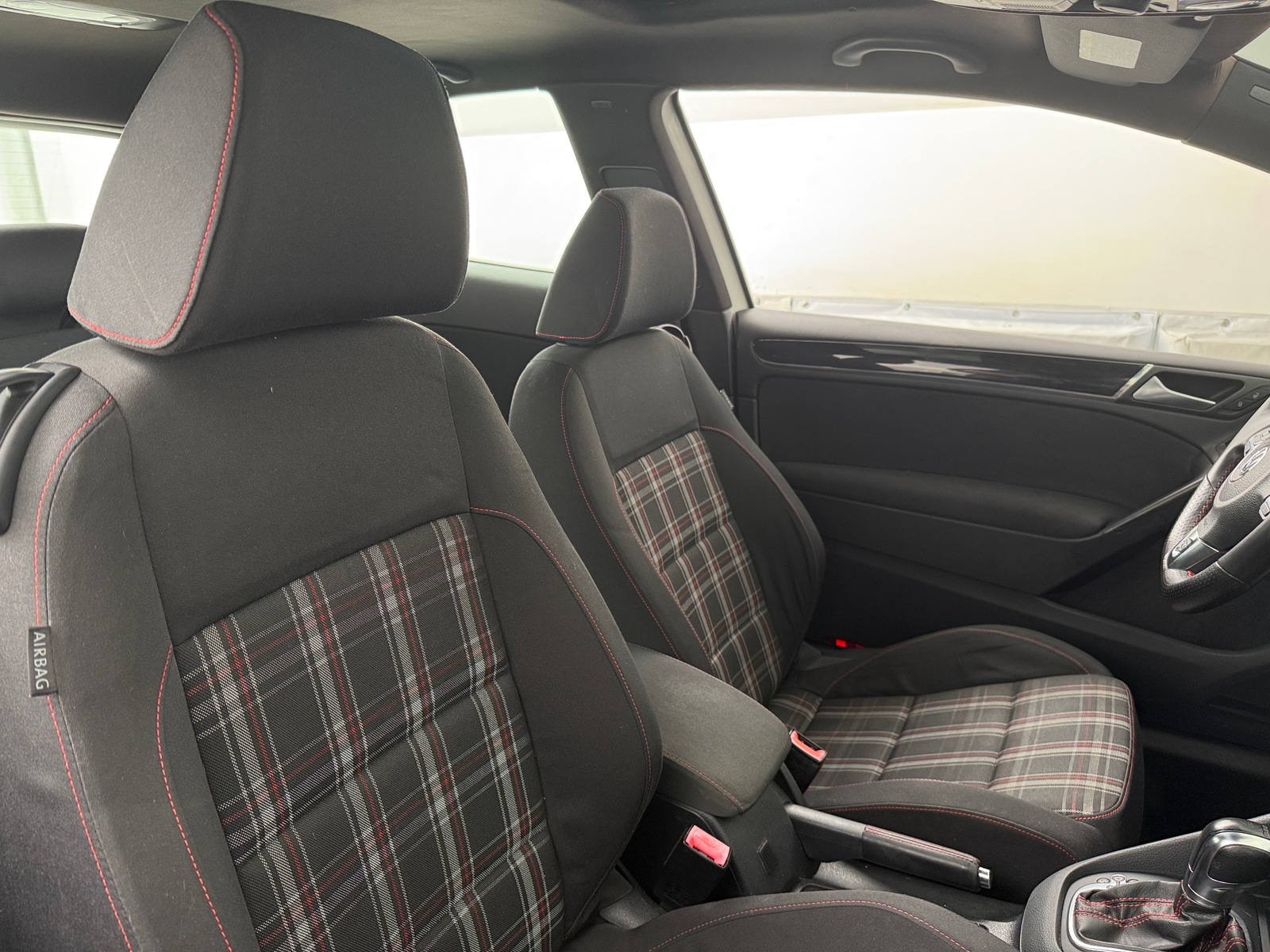 Thumbnail: 2012 Volkswagen Golf - 2