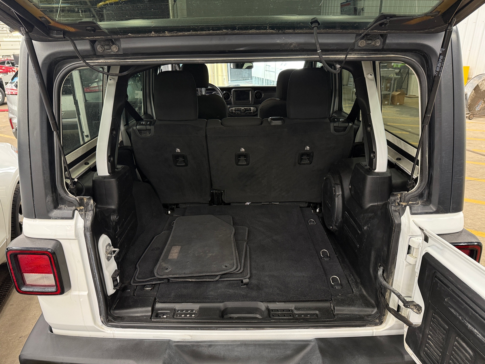 Thumbnail: 2020 Jeep Wrangler - 7