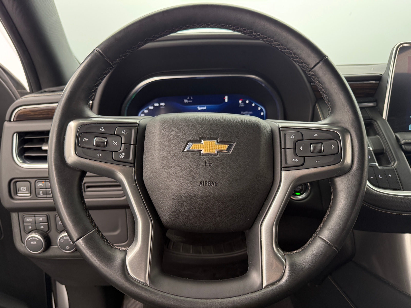 Thumbnail: 2023 Chevrolet Suburban - 4