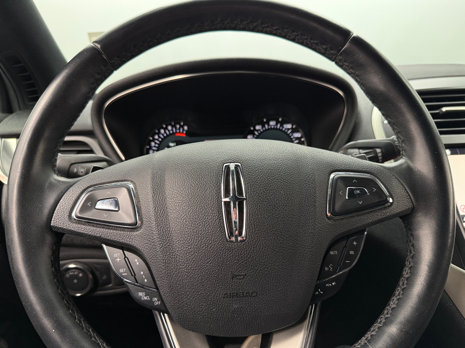 Thumbnail: 2019 Lincoln MKC - 4