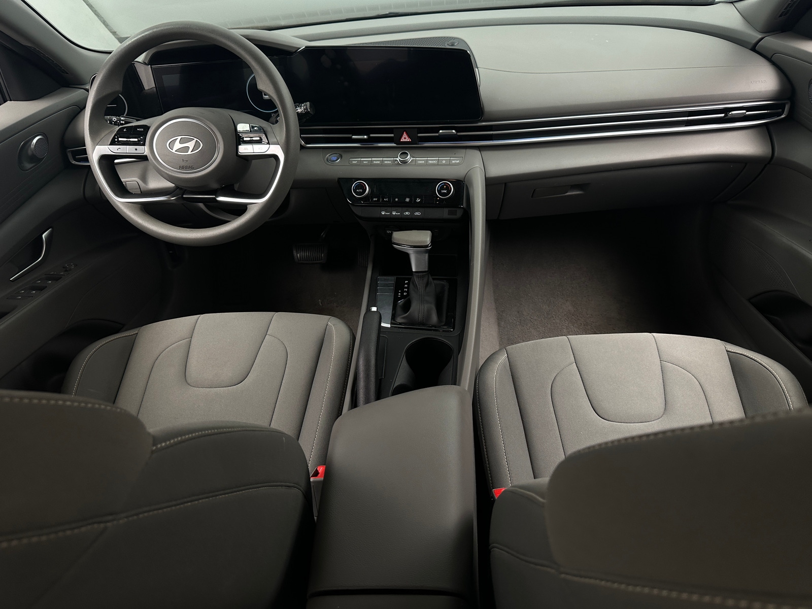 Thumbnail: 2024 Hyundai Elantra - 3