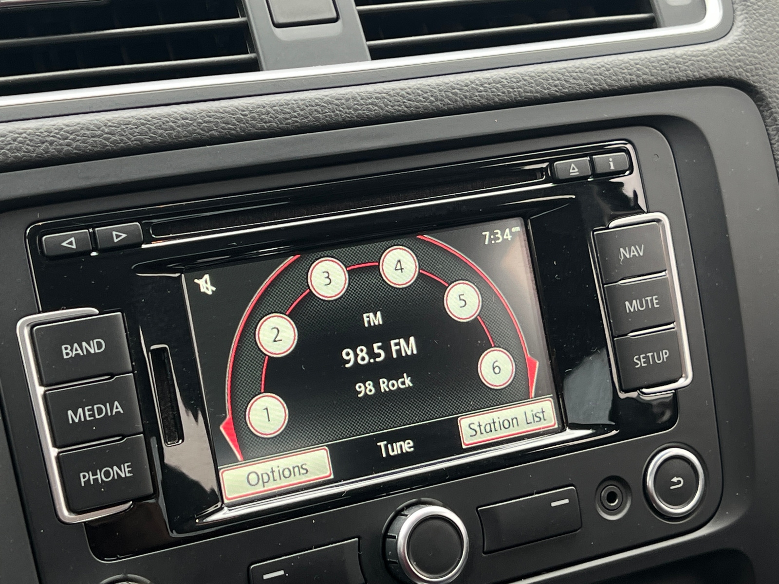 Thumbnail: 2014 Volkswagen Jetta - 3