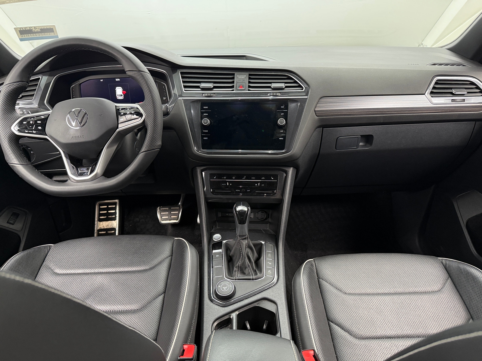 Thumbnail: 2022 Volkswagen Tiguan - 2