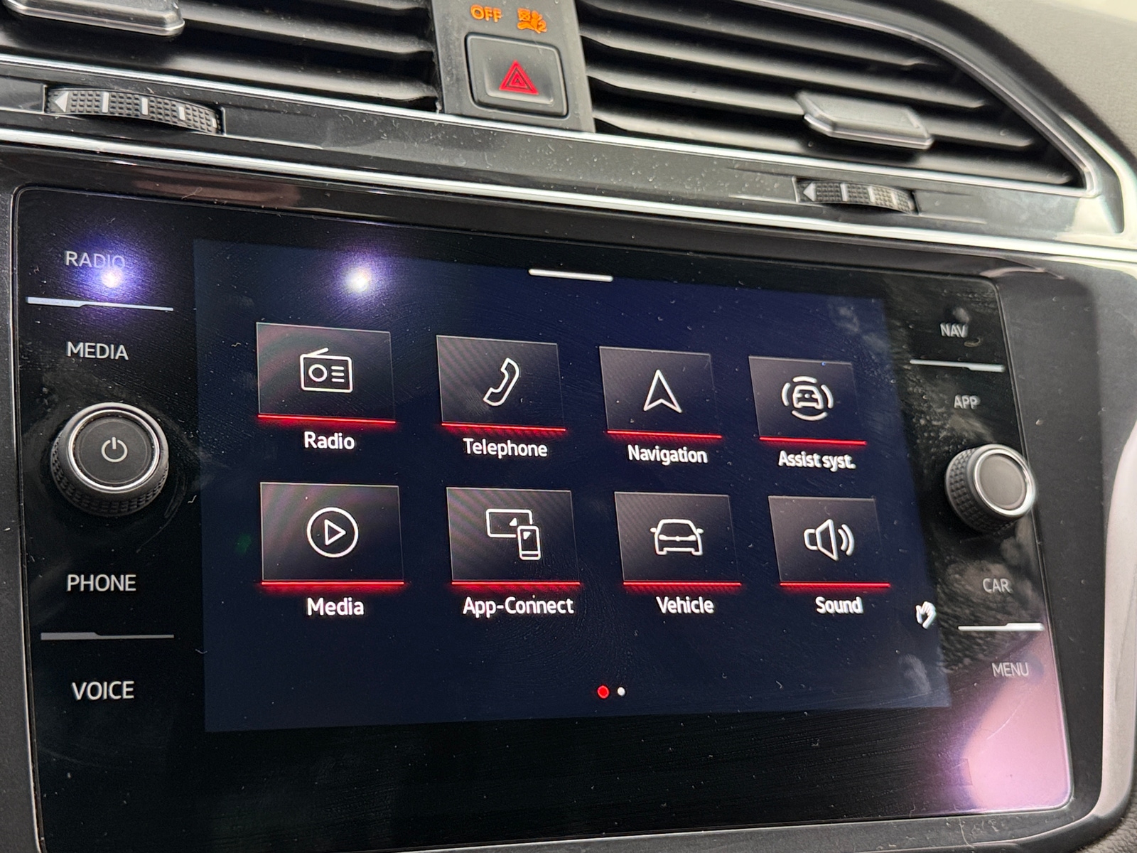 Thumbnail: 2022 Volkswagen Tiguan - 3